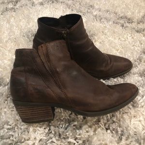 Leather bootie